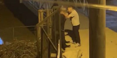 Bursa'da sokak ortasında birbirlerine girdiler!