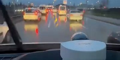 Bursa’da sürücüler ambulansa böyle yol açtı!