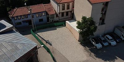 Bursa'da tarihi mezarı otoparka çevirdiler