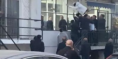 Bursa’da tekmeler havada uçuştu!