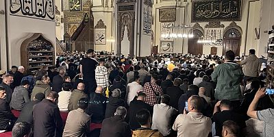 Bursa'da vatandaşlar bayram namazı için camilere akın etti!