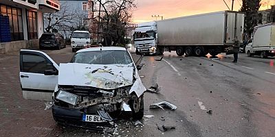 Bursa'da viraja kontrolsüz giren tır dehşet saçtı!