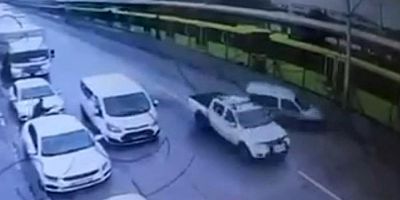 Bursa'da yağmur yağdı böyle oldu; Kazalar arttı...