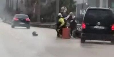 Bursa'da yol ortasında böyle kavga ettiler