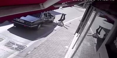 Bursa'da yolun karşısına koşan yayaya böyle çarptı!