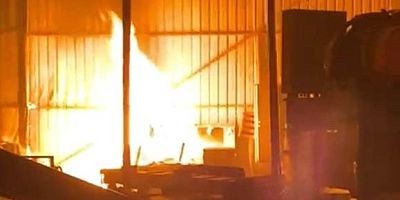 Bursa'da yükselen alevler geceyi aydınlattı!