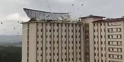 Bursa'da yurdun çatısı böyle uçtu!