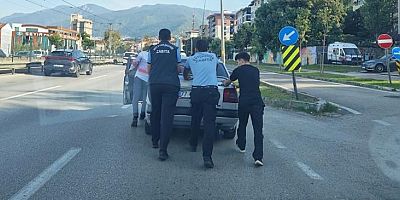 Bursa’da zabıta ekipleri alkışı hak etti!