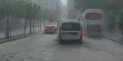 Bursa Karacabey'de yollar göle döndü