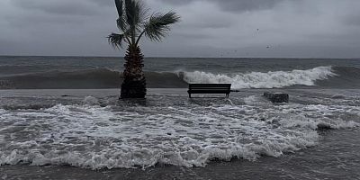 Bursa Kurşunlu'da kabus anları; Sokaklar göle döndü!