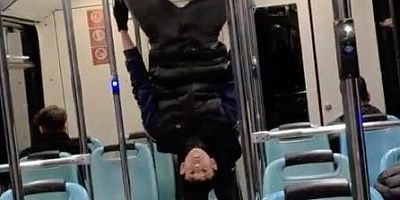 Bursa metrosunda ilginç olay! Bu gençlere akıl sır ermiyor...