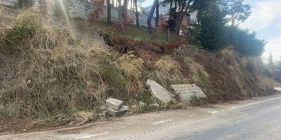  Bursa Mudanya’da yağışların ardından istinat duvarı dayanamadı