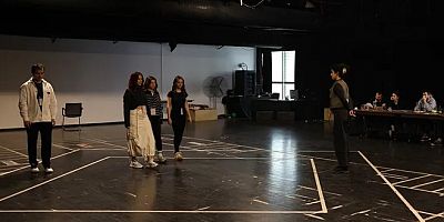 Bursa Nilüfer'de genç yeteneklere tiyatro eğitimi!