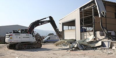 Bursa Nilüfer'de kaçak yapılar tek tek yıkılıyor