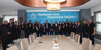 Bursa'nın şampiyonları Başkan Özdemir'i ziyaret etti