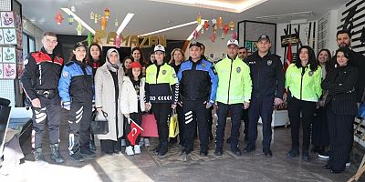 Bursa polisi öğrenciler için iş başında!
