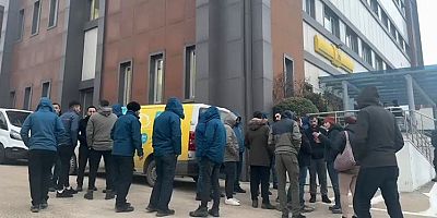 Bursa PTT'de kargo emekçileri iş bıraktı!