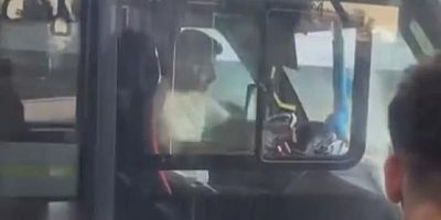 Bursa trafiğinde gergin anlar; Yol verme tartışması...