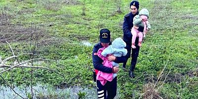 Bursa Uluabat Gölü'nde mahsur kaldılar; İmdada Jandarma yetişti