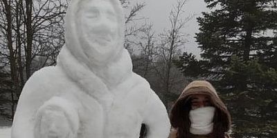 Bursa Uludağ'da kardan sanat eseri yaptılar!