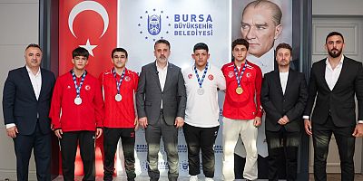 Bursalı güreşçiler göğsümüzü kabarttı!