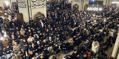 Bursalılar Miraç Kandili'nde Ulu Cami'ye akın etti