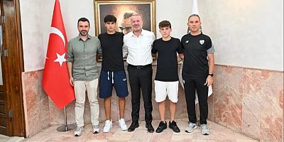 Bursaspor'a transfer olan genç yeteneklerden Başkan Karabatı'ya ziyaret!