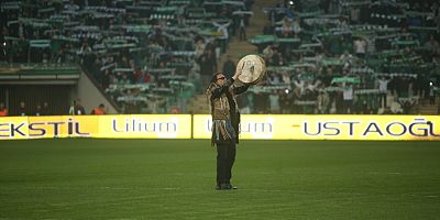 Bursaspor’da 42 bin taraftardan ‘Cendere’ şov!