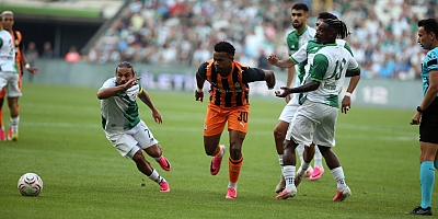 Bursaspor gelecek için umut verdi; Kora kor mücadele...