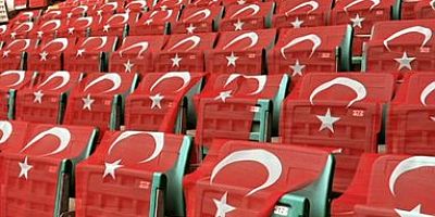 Bursaspor tribünleri kırmızı-beyaz