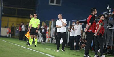 Bursaspor'un hocası hakeme ateş püskürdü