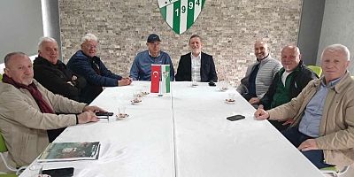 Bursaspor’un unutulmaz kaptanından öğrencilere anlamlı hediye!