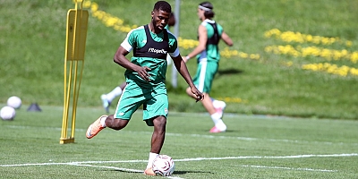 Bursaspor'un yeni transferi sahaya ayak bastı!
