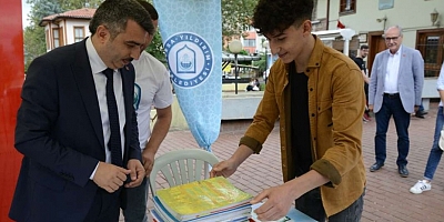 Çöpe gidecek kitaplar Yıldırım’da nakde dönüşüyor