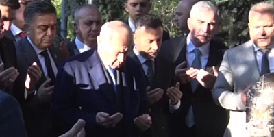 Devlet Bahçeli, Merhum Türkeş'in kabrini ziyaret etti