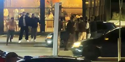 Gençler trafikte birbirine girdi