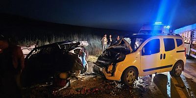 İki araç birbirine girdi; Yaralılar var…