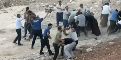 İki grup arasında taşlı sopalı meydan kavgası