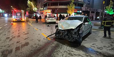 İki otomobil birbirine girdi: 1 yaralı
