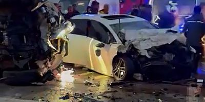 İki otomobil çarpıştı: 2 ağır yaralı