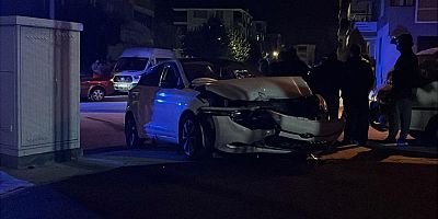 İki otomobil çarpıştı: 4 yaralı