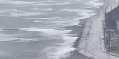 Karacabey'de fırtına; Deniz suyu yol boyuna kadar ulaştı