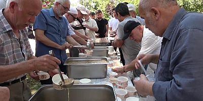 Kiremitçi Sinanbey Cami’de bin 500 kişilik aşure ikramı
