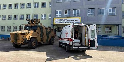 Lisede silahlı saldırı! Öğrencileri rehin aldı iddiası