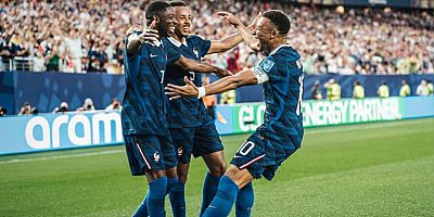 Mbappe şov; Fransa turladı...