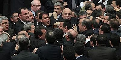 Meclis'te AK Parti ve CHP'li vekiller birbirlerine girdi...
