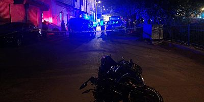 Motosiklet rögar kapağına çarptı: 1 ağır yaralı
