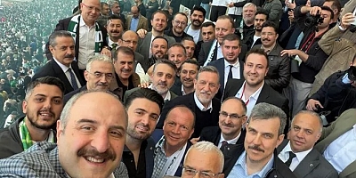 Mustafa Varank’tan şampiyonluk selfiesi!