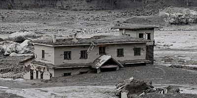 Nepal’deki selde hayatını kaybedenlerin sayısı 734’e yükseldi