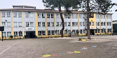 Öğrencilerin kavgasını ayıran hizmetli darbedildi, öğretmen baygınlık geçirdi